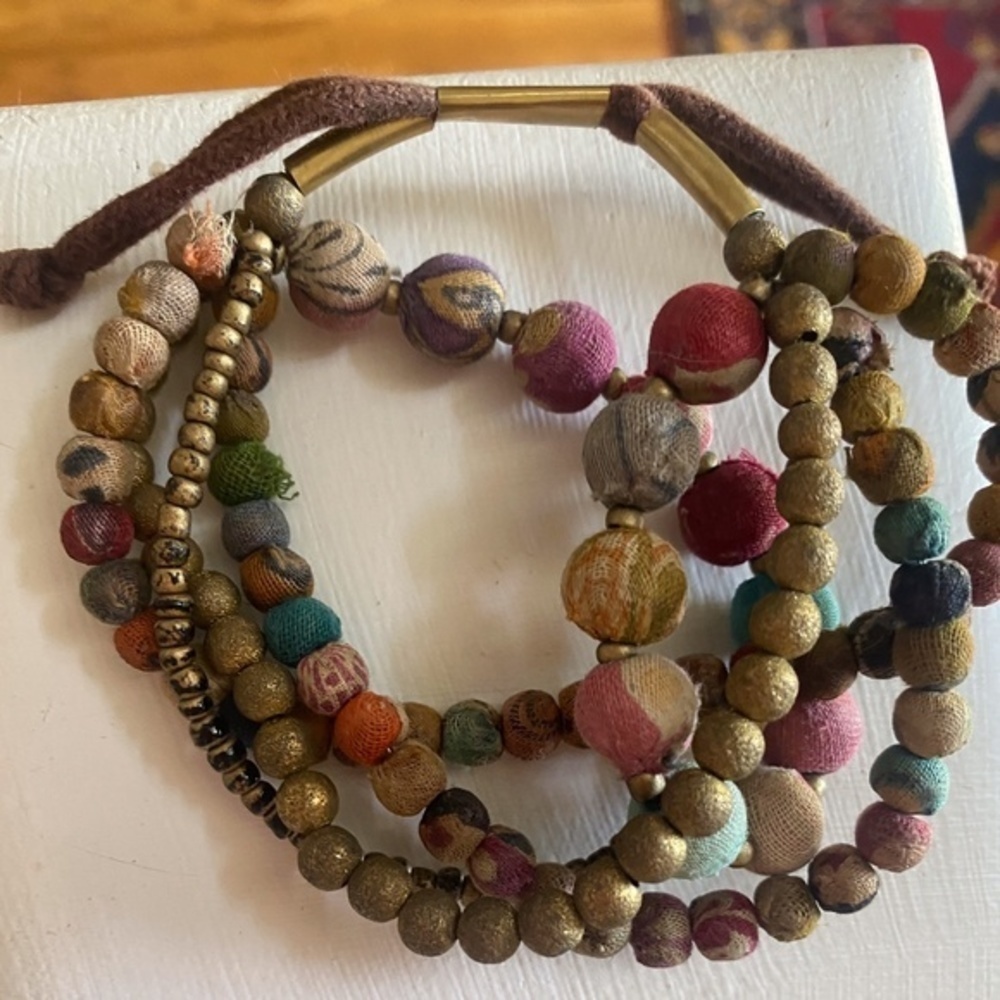 Paper Beaded Bracelet and Matching Earrings - Picture 4 of 6